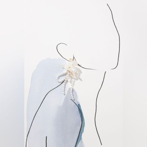 Cream Floral Faux Pearl Earrings Lead Nickel Free - Picture 2 of 5